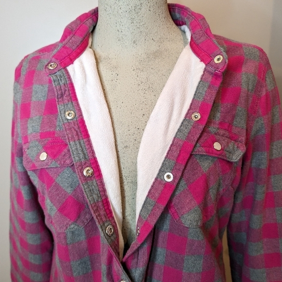 Pink and gray plaid shacket with Sherpa lining woman's Size large - Picture 8 of 9